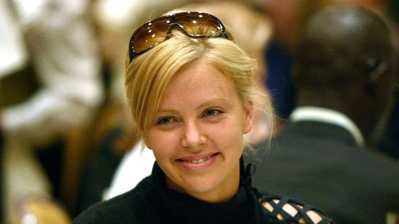 photo promotionnelle de Charlize Theron 2003