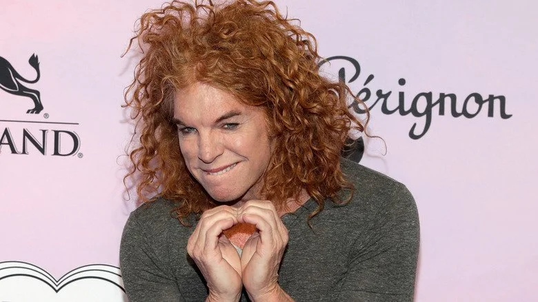Carrot Top biting lip and making heart hands