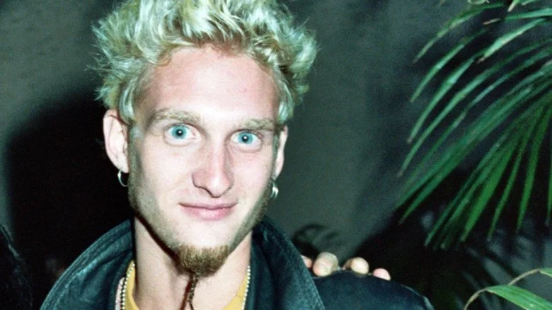 Layne Staley aux yeux écarquillés avec Harry Shearer par des palmiers