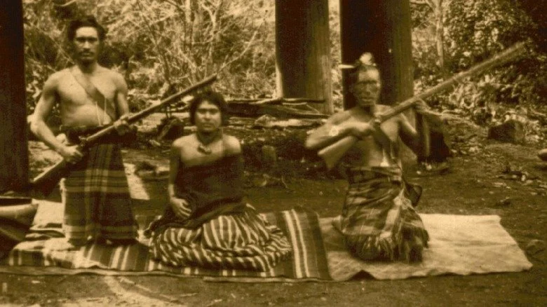 Maori avec des fusils