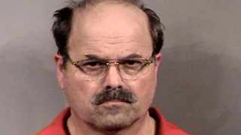 Photo de Dennis Rader avec des lunettes