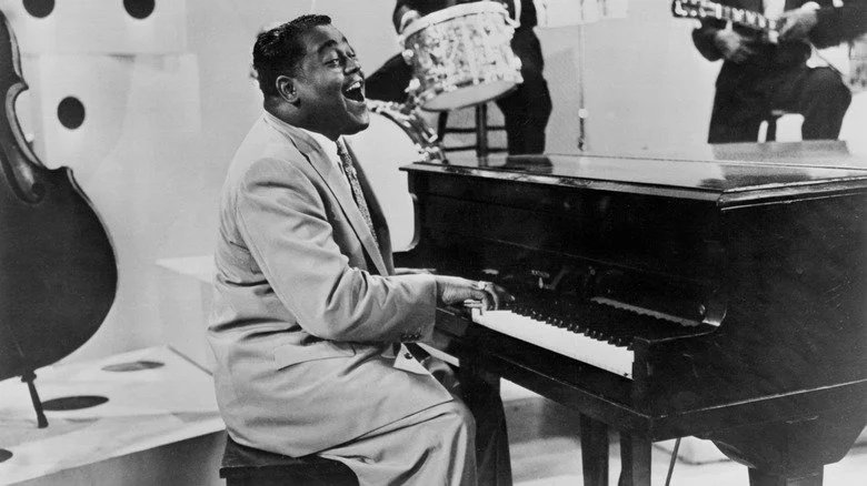 Fats Domino jouant du piano