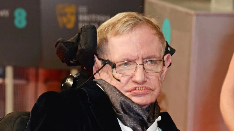Stephen Hawking portant un cravate