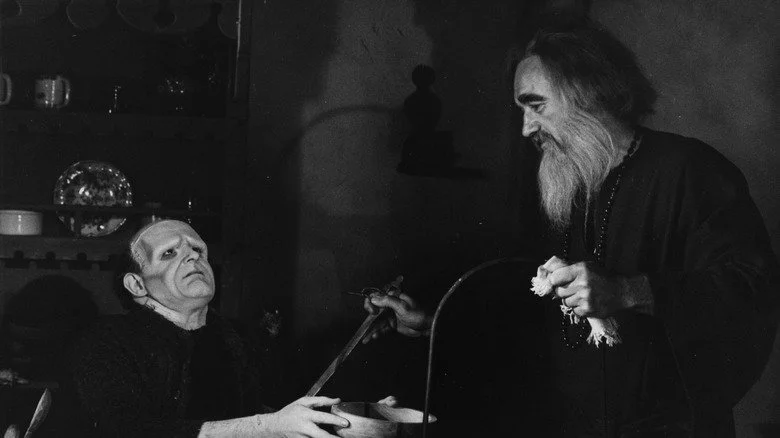 Peter Boyle et Gene Hackman dans une scène de Young Frankenstein