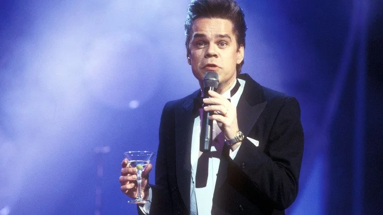 David Johansen en performance en tant que Buster Poindexter