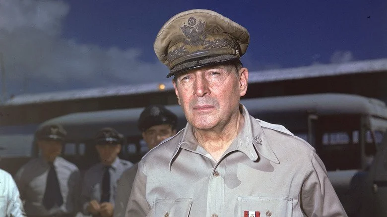 Douglas MacArthur en uniforme