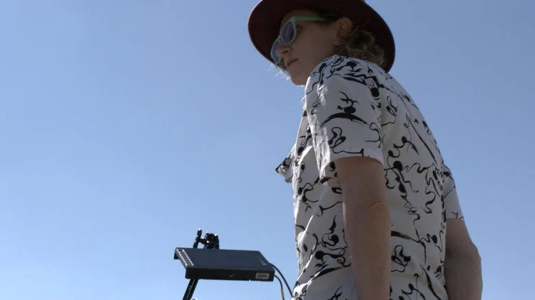 Halyna Hutchins avec caméra lors de son dernier tournage