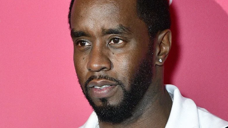 Sean Combs posant pour une photo