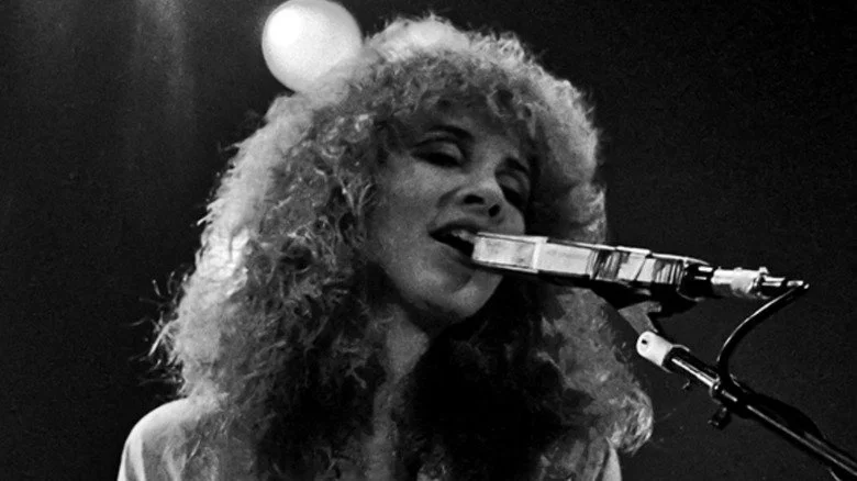 Steve Nicks en 1980 par Ueli Frey, CC BY-SA 4.0
