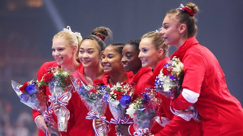 l'équipe féminine de gymnastique américaine par Carmen Mandato/Getty Images