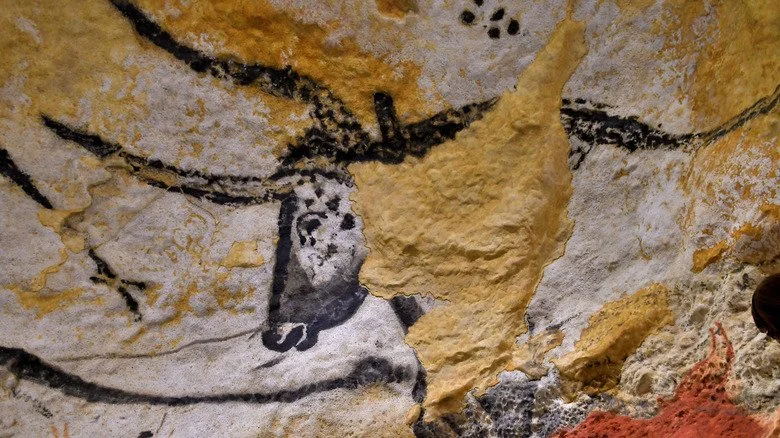 Painting with auroch at Lascaux, France