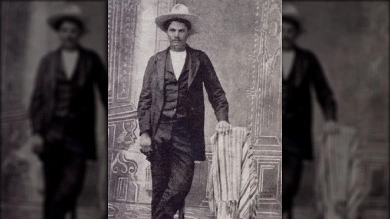 John Wesley Hardin debout