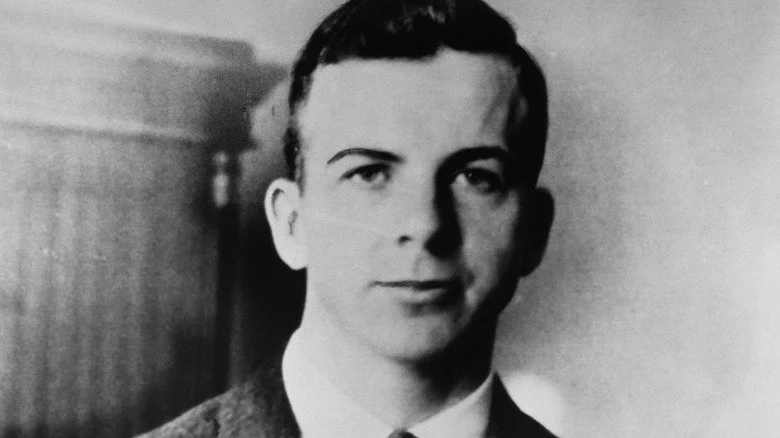 Photo en noir et blanc de Lee Harvey Oswald