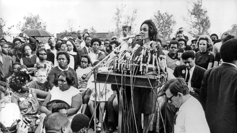 Coretta Scott King s'exprime lors de la marche des pauvres en mai 1968, après l'assassinat de MLK