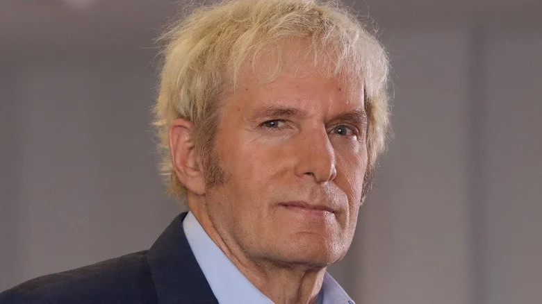 Michael Bolton blond sérieux