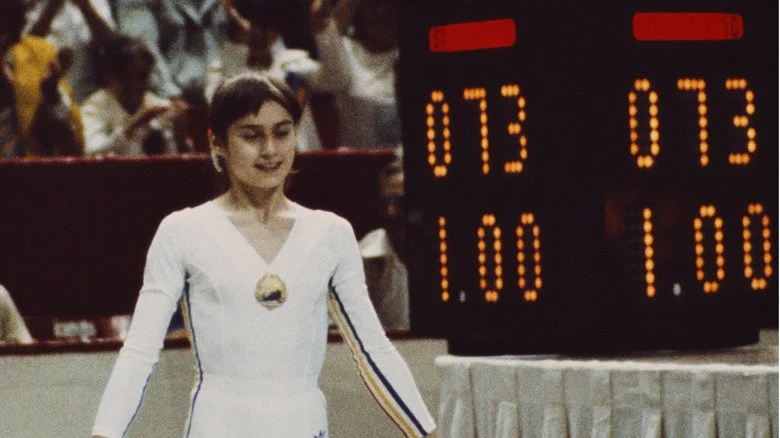 Nadia Comaneci après sa routine parfaite en gymnastique