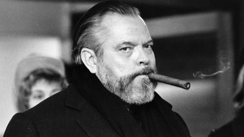 Orson Welles avec un cigare à la bouche