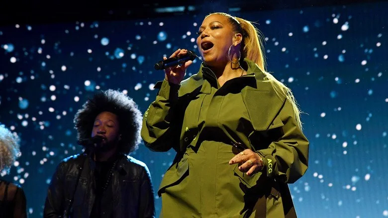 Queen Latifah chantant