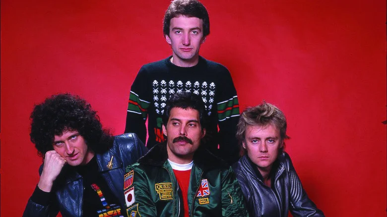 Les membres de Queen posant