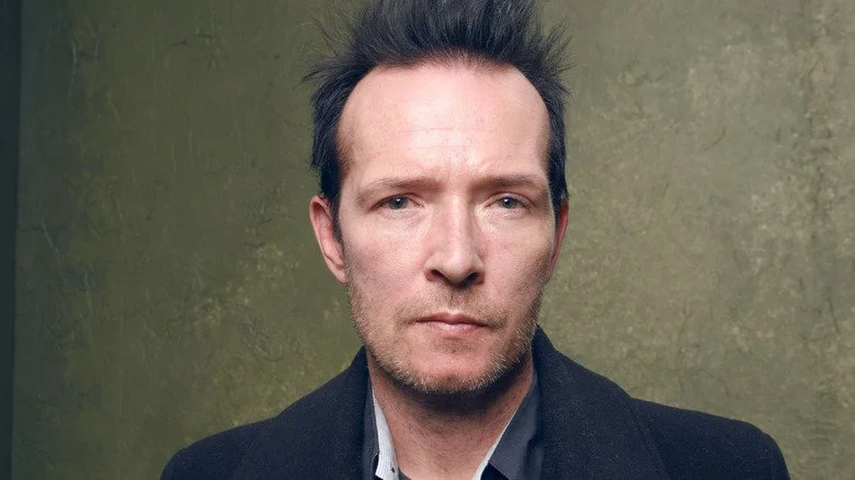 Scott Weiland posant pour une photo promotionnelle en 2015