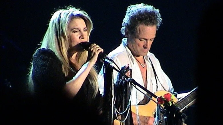 Stevie Nicks et Lindsey Buckingham en performance ensemble