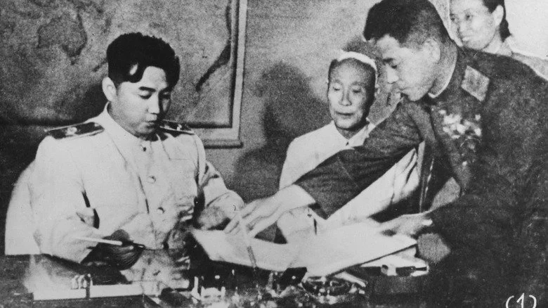 Signature de l'armistice par Kim Il Sung en Corée du Nord