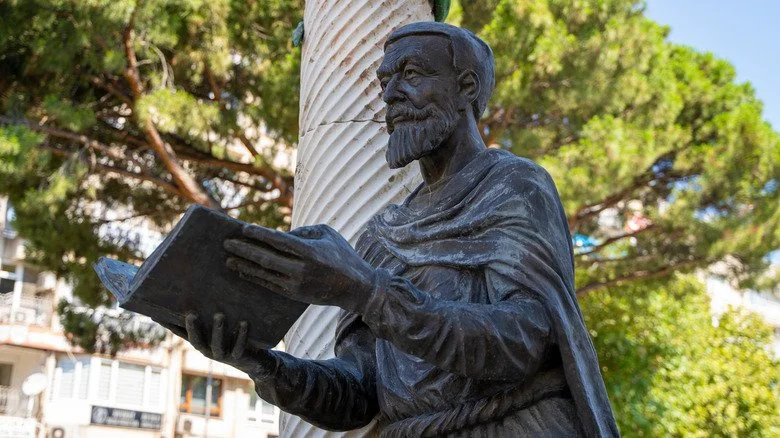 statue de Galen à Izmir