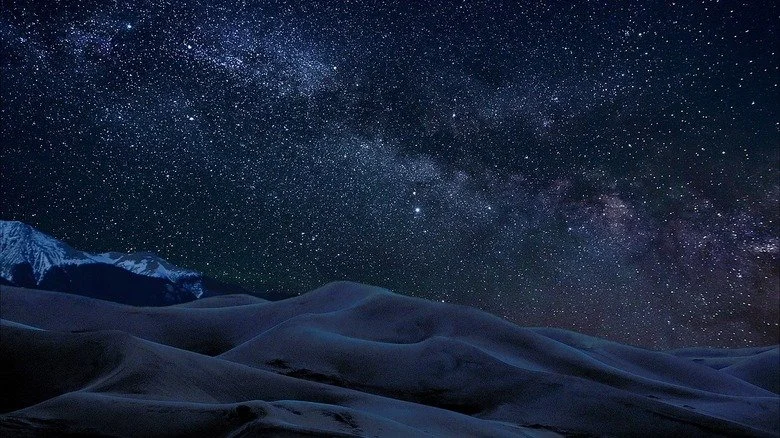 Via lactea sur les dunes du parc national des grandes dunes de sable, Colorado, États-Unis