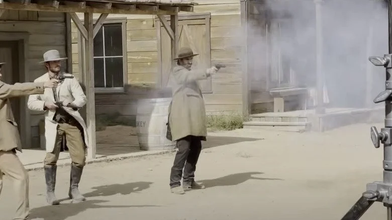 Scène de tir sur le tournage de Rust dans le documentaire Last Take