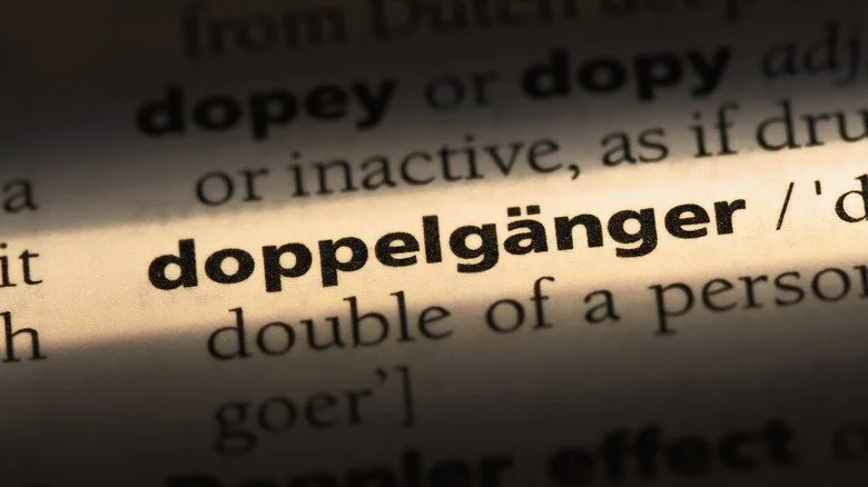 Définition de doppelganger dans le dictionnaire anglais