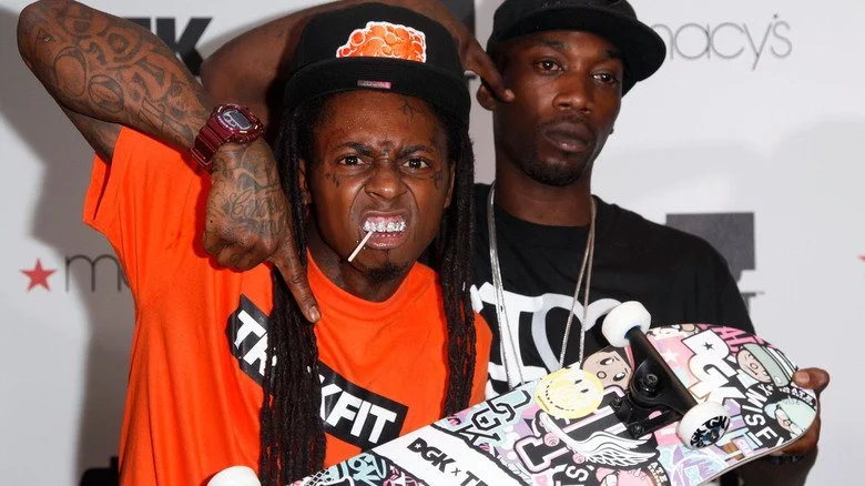 Lil Wayne avec un skateboard