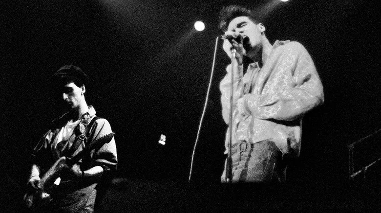Johnny Marr et Morrissey des Smiths sur scène en 1986