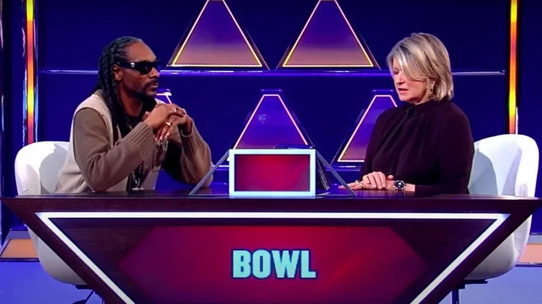 Snoop Dogg et Martha Stewart, assis, parlant