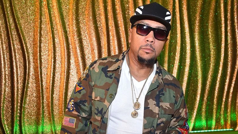 Timbaland avec des lunettes de soleil