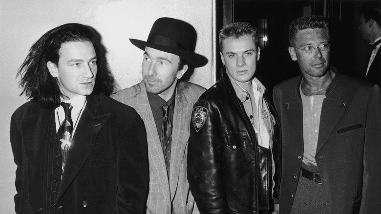 U2 en noir et blanc lors d'Achtung Baby