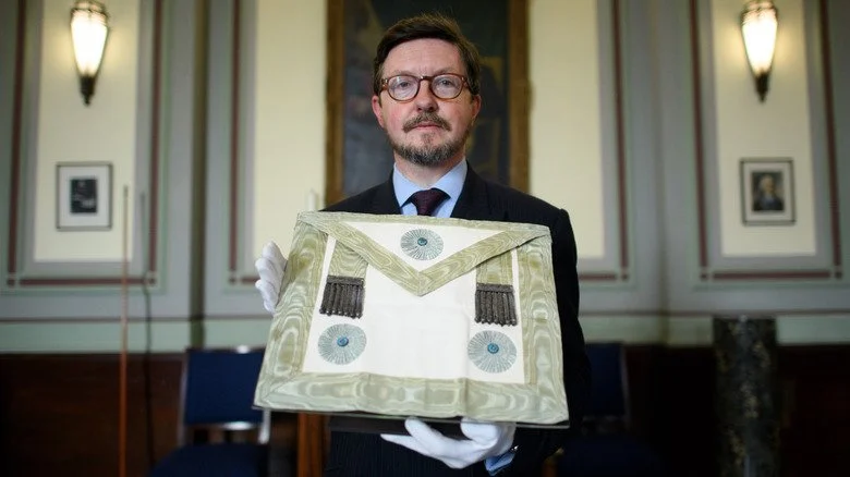 tablier maçonnique de Winston Churchill