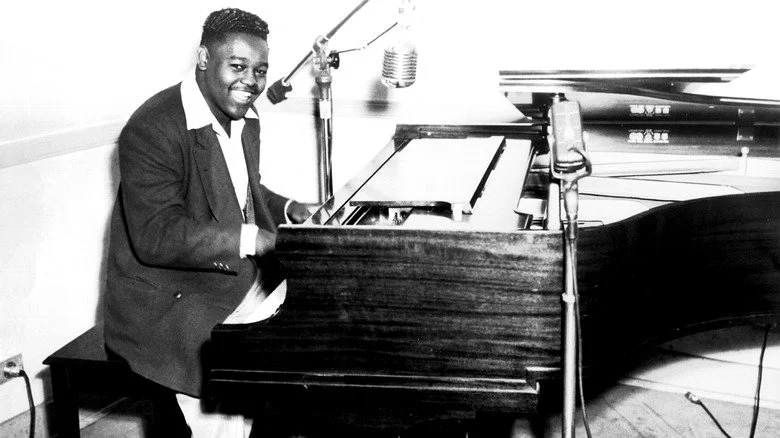 Fats Domino jouant du piano