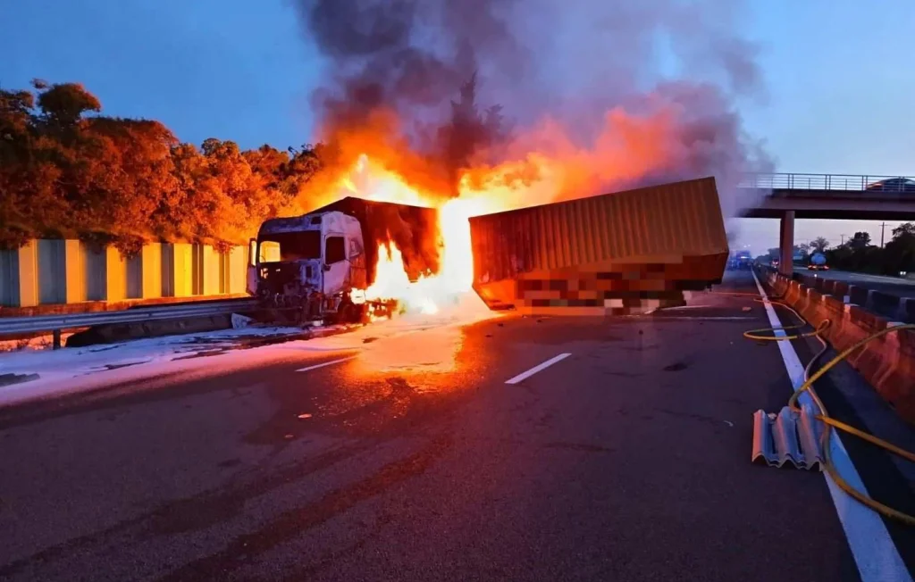 Accident d'un poids lourd : A7 coupée dans la Drôme