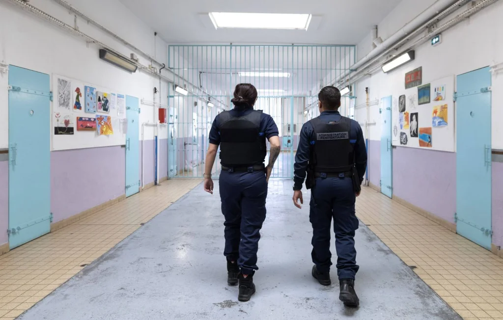 Attaques de prisons : soutien du gouvernement en Isère