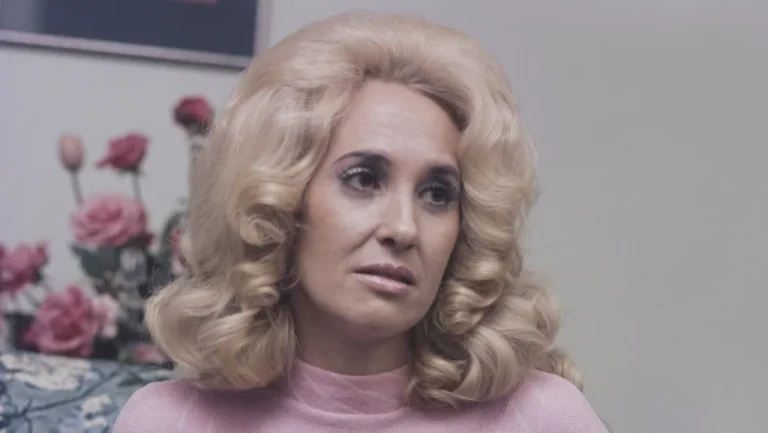 Autopsie révélatrice de Tammy Wynette, icône de la country américaine