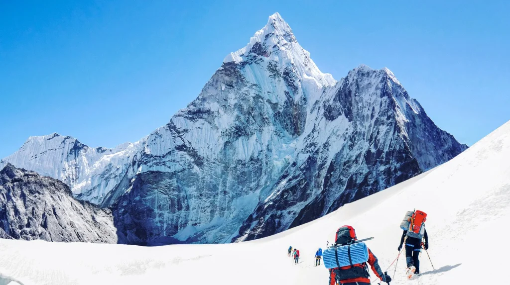Comment les corps laissés sur l'Everest aident les randonneurs