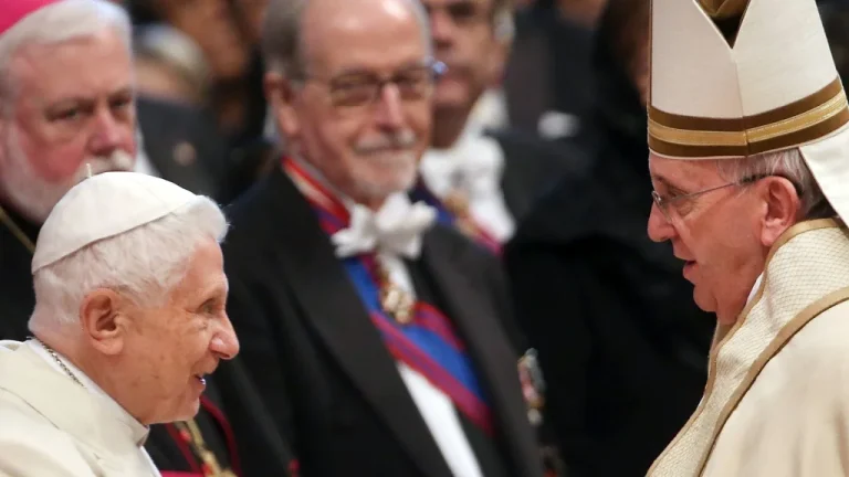 Comprendre le rôle de Pape Émérite : Signification et enjeux