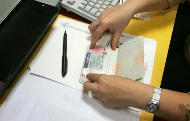 Corruption à Béziers : une fonctionnaire vend des titres de séjour