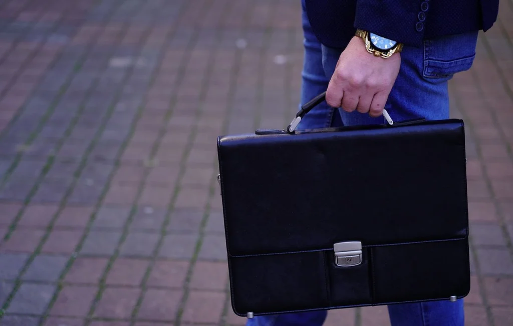 Deux femmes restituent une mallette d'argent en Argentine