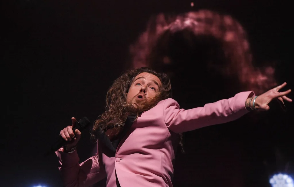 Julien Doré et Dorothée sur scène : un moment nostalgique