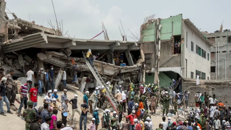L&rsquo;Histoire Tragique de l&rsquo;Effondrement d&rsquo;une Usine au Bangladesh