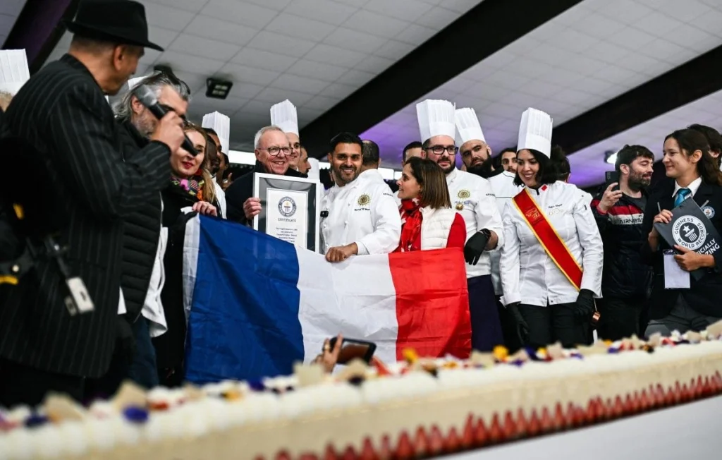 La France décroche le record du plus grand fraisier au monde