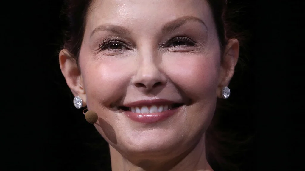 La tragique histoire d'Ashley Judd : luttes et résilience
