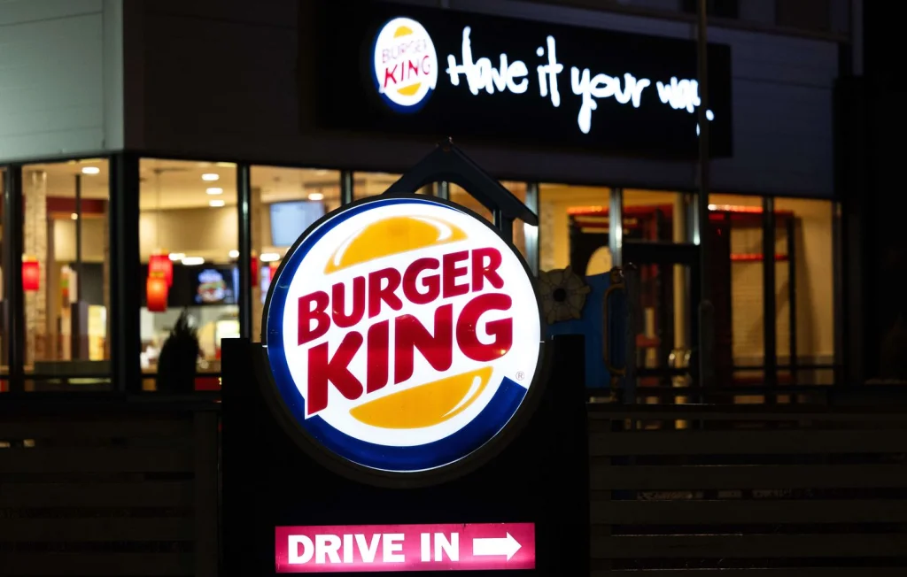 Le défi TikTok "No door, no problem" inquiète les fast-foods