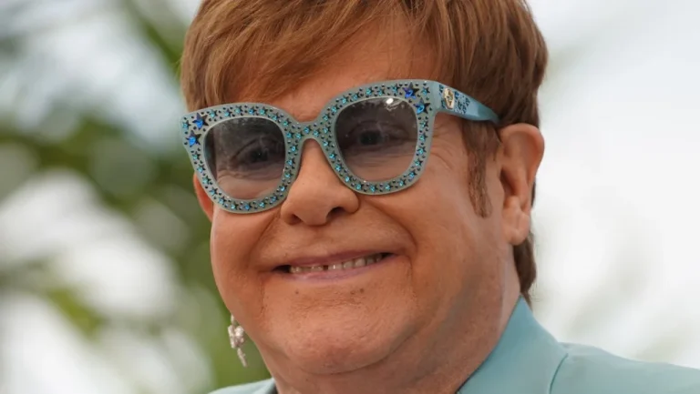 Le vice surprenant d&rsquo;Elton John : sa passion pour la photographie